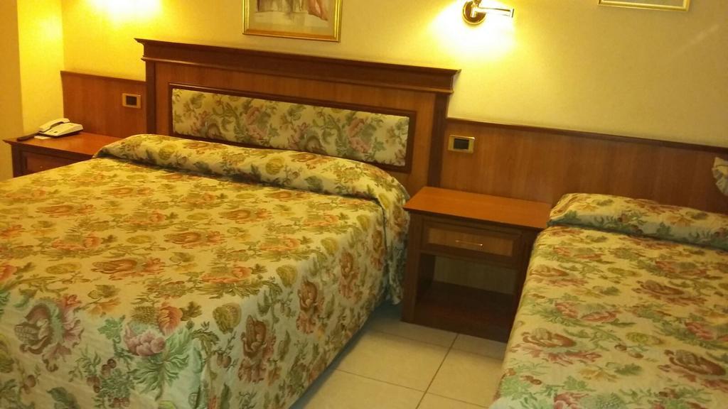 Hotel Malaga Avellino Buitenkant foto