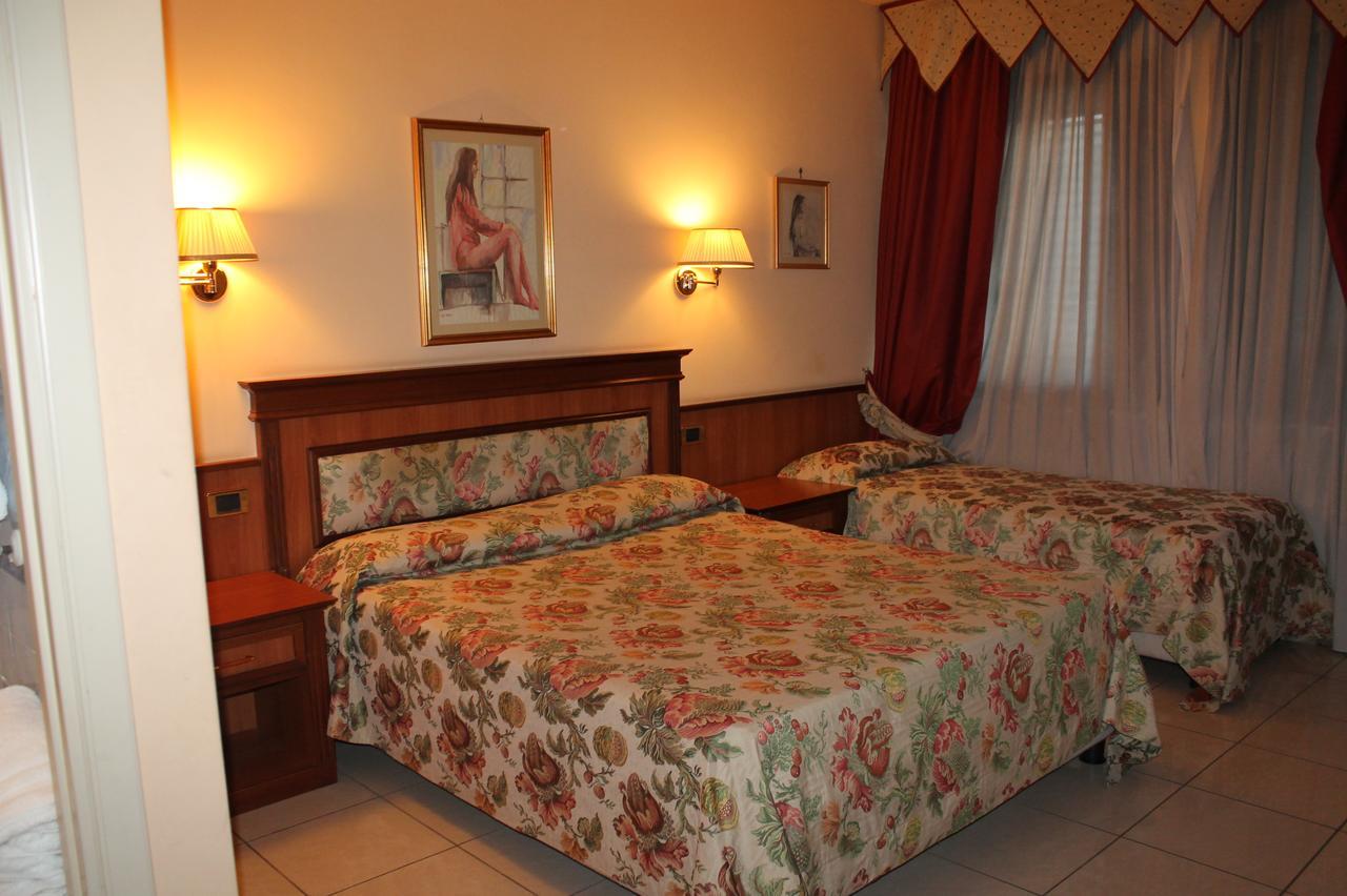 Hotel Malaga Avellino Buitenkant foto