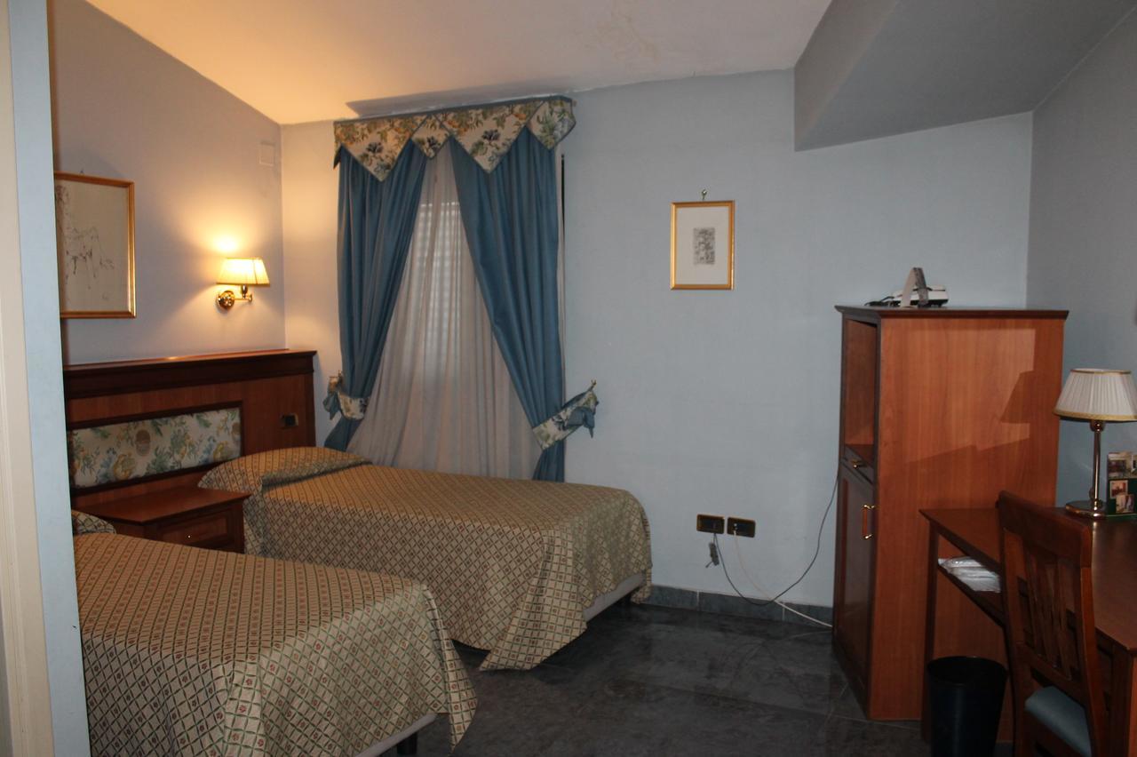 Hotel Malaga Avellino Buitenkant foto