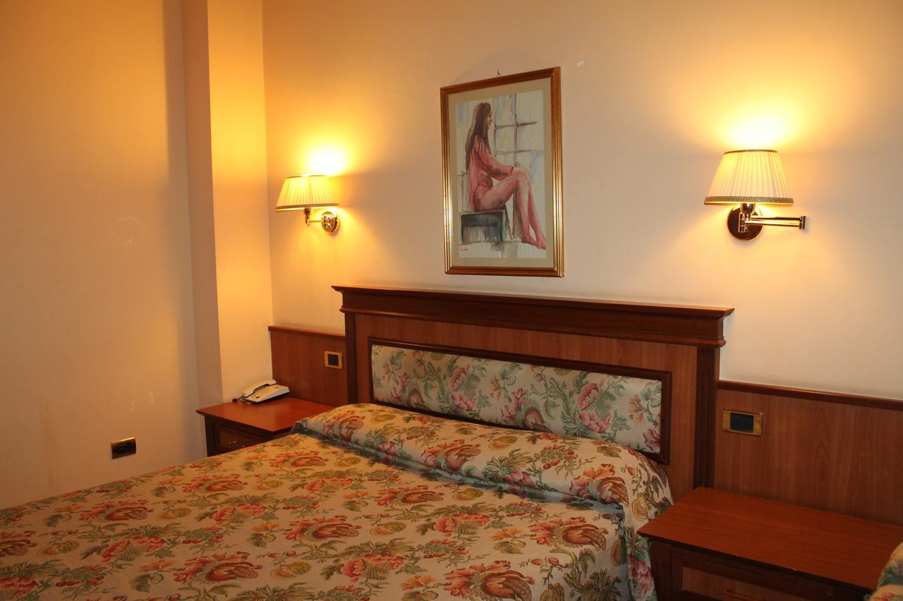 Hotel Malaga Avellino Buitenkant foto