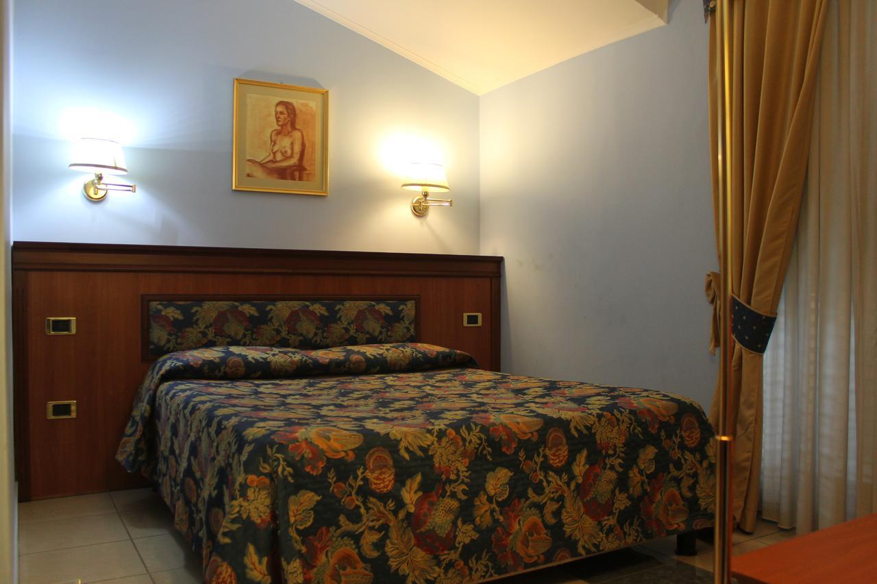 Hotel Malaga Avellino Buitenkant foto