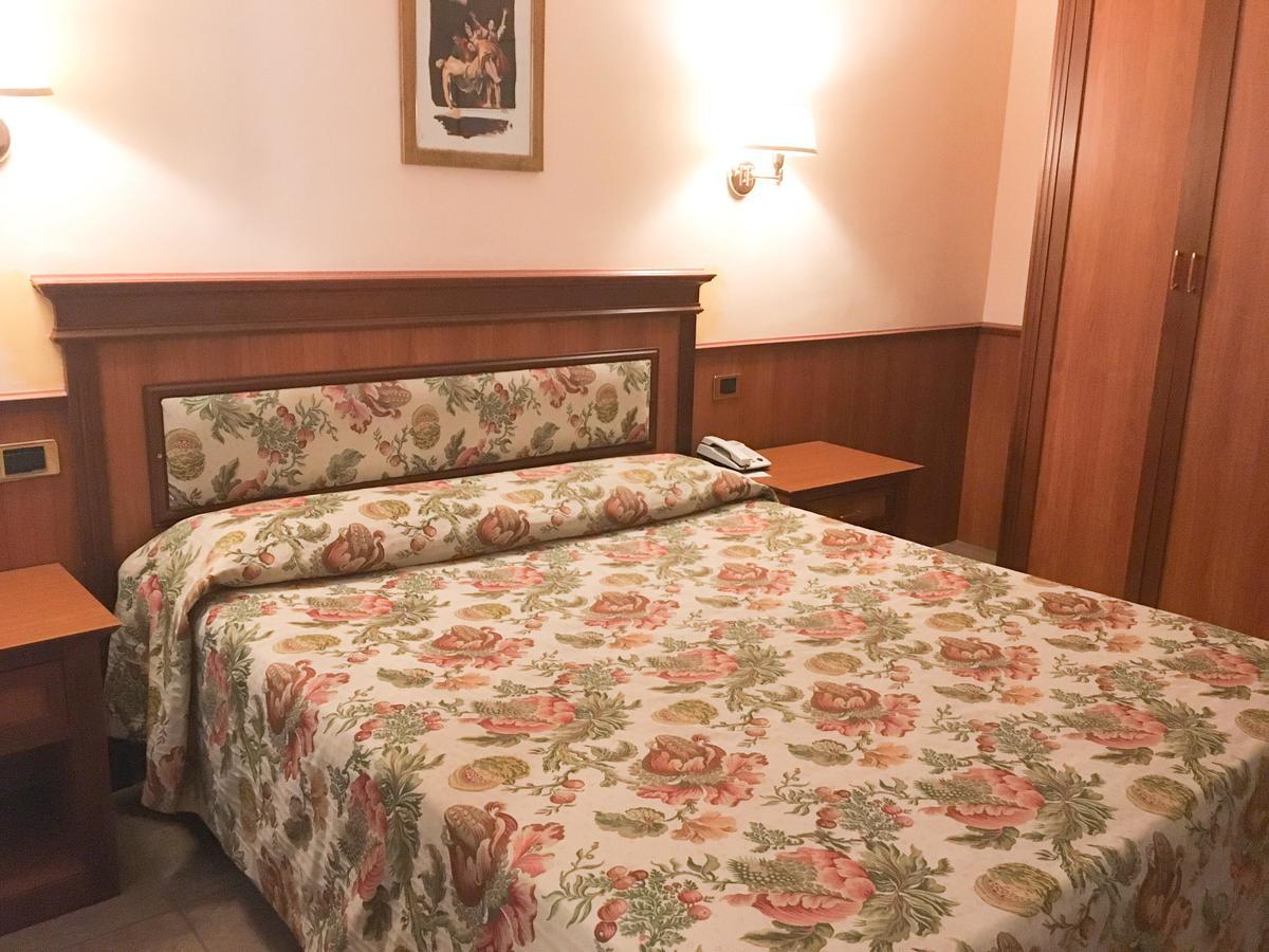 Hotel Malaga Avellino Buitenkant foto