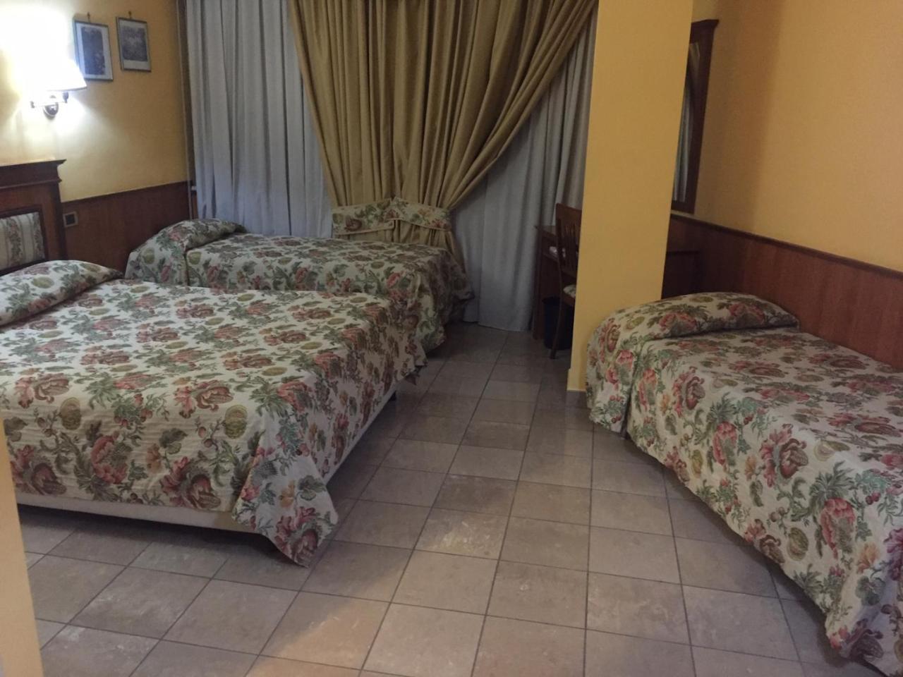 Hotel Malaga Avellino Buitenkant foto