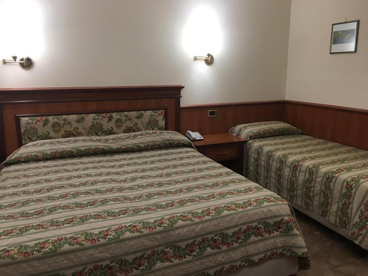 Hotel Malaga Avellino Buitenkant foto