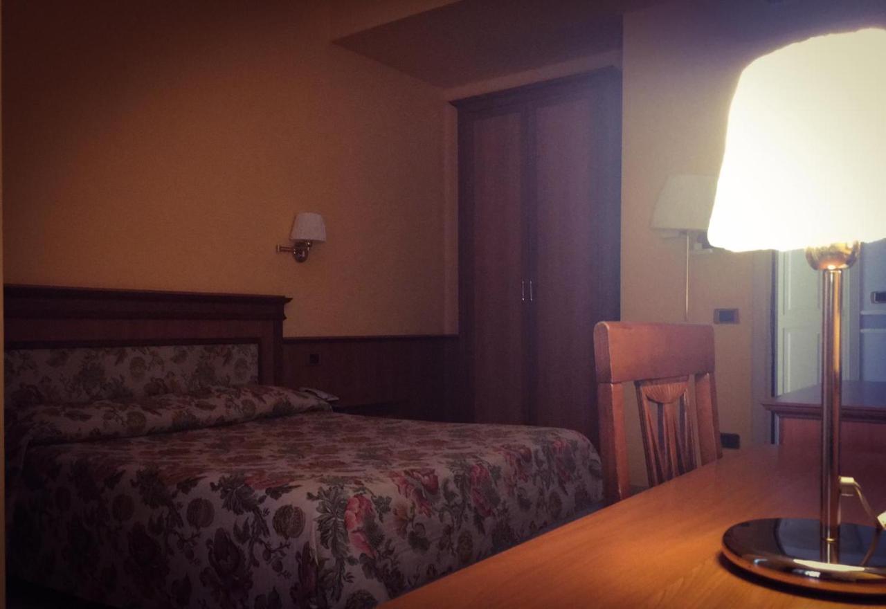 Hotel Malaga Avellino Buitenkant foto